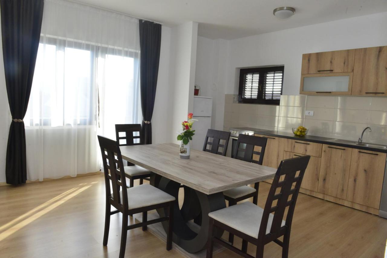 Milosavljevic Apartments Tivat Exterior foto