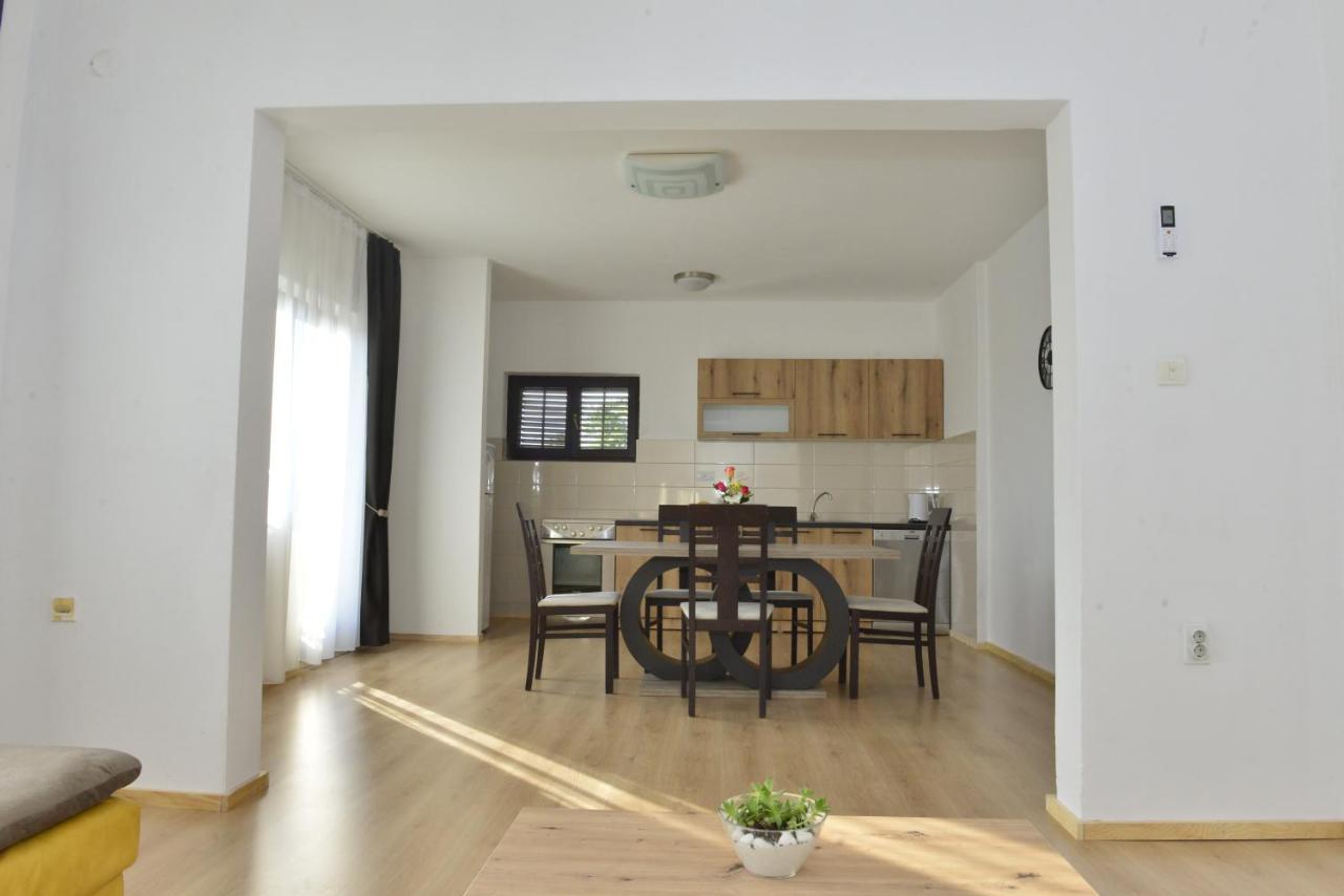Milosavljevic Apartments Tivat Exterior foto